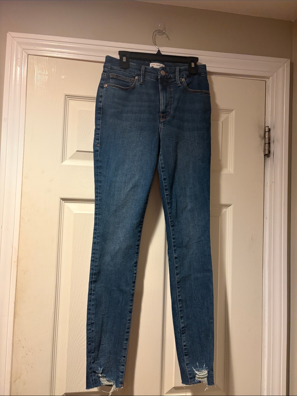 Good American Good Legs Jeans in med wash 26